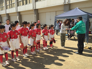 �ʐ^�F���䌧���N���q�\�t�g�{�[���`�[���ژ^����